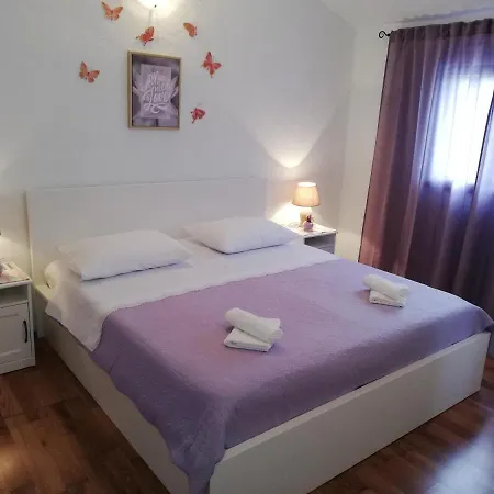 Pecarevic - A With A Stunning View Appartement Vis